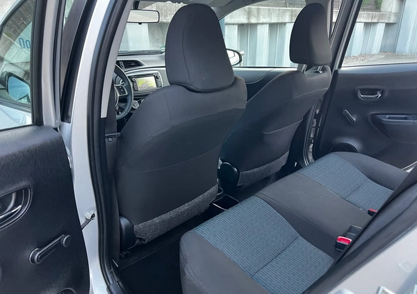 Toyota Yaris cena 34222 przebieg: 63000, rok produkcji 2011 z Sochaczew małe 277
